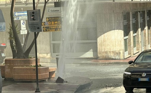 Arma di Taggia, guasto all'acquedotto in via Colombo, residenti di zona Castelletti senz'acqua Arma di Taggia, guasto all'acquedotto in via Colombo, residenti di zona Castelletti senz'acqua