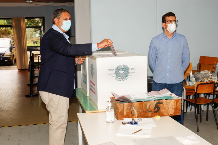 Elezioni Regionali: mancano ancora tante sezioni ma Toti è già confermato Presidente, le prime indicazioni sulle preferenze