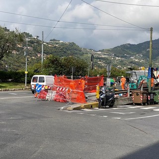 Al via il ripristino della griglia di scolo delle acque a Ventimiglia, Scullino: "Rappresentava un pericolo" (Foto) Al via il ripristino della griglia di scolo delle acque a Ventimiglia, Scullino: "Rappresentava un pericolo" (Foto)