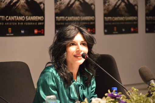 #Sanremo2017: Giusy Ferreri e la sua "Fa talmente male”, fra emozione e viaggio