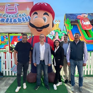 Gianni Rolando con i candidati di Sanremo Domani in piazza Colombo Gianni Rolando con i candidati di Sanremo Domani in piazza Colombo