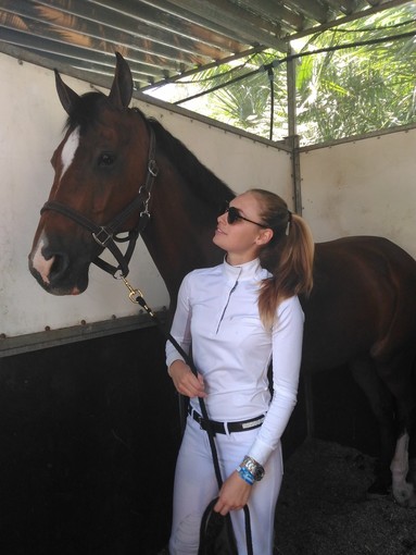 Equitazione: dopo aver incantato tutti al Concorso Internazionale di Sanremo, la top model Genevieve Engelhorn parla della sua passione per i cavalli e l'Italia