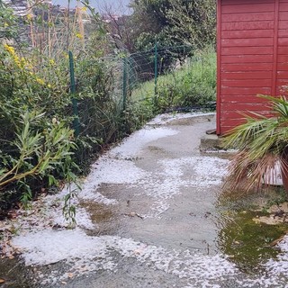 Maltempo in Liguria, attesi temporali violenti: grandine oltre 2 cm, fulmini e raffiche di vento intense Maltempo in Liguria, attesi temporali violenti: grandine oltre 2 cm, fulmini e raffiche di vento intense