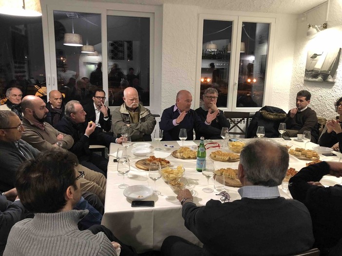 Incontro e cena del Gruppo dei 100 presso la Club House Canottieri Sanremo (foto)