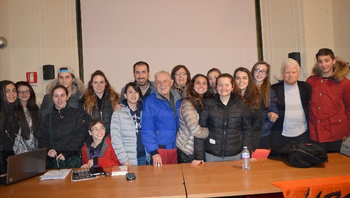 Sanremo: Costituzione, Resistenza e lotta alla mafia, Giancarlo Caselli alla Federazione Operaia intervistato dai ragazzi del Liceo Amoretti