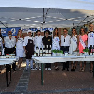 Imperia: domani a Borgo Marina, la seconda edizione della gara del pesto con le Miss