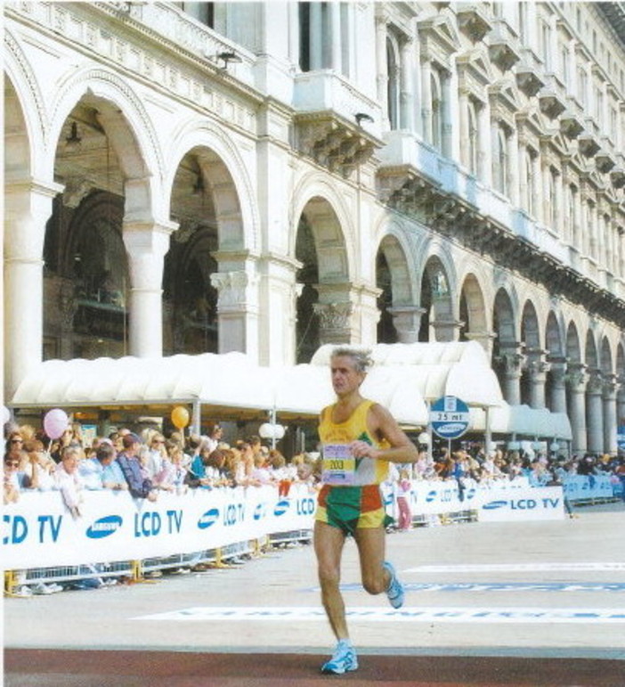 Maratona: il caldo non perdona, dopo Bologna il Giaguaro continua a correre verso Venezia Maratona: il caldo non perdona, dopo Bologna il Giaguaro continua a correre verso Venezia