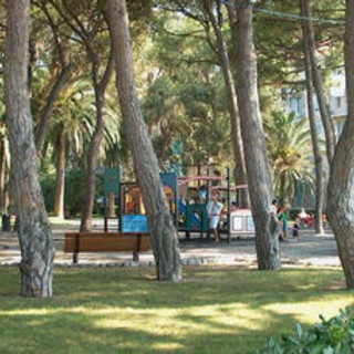 Imperia: nuovo regolamento per i giardini pubblici, vietato anche entrare con le biciclette Imperia: nuovo regolamento per i giardini pubblici, vietato anche entrare con le biciclette