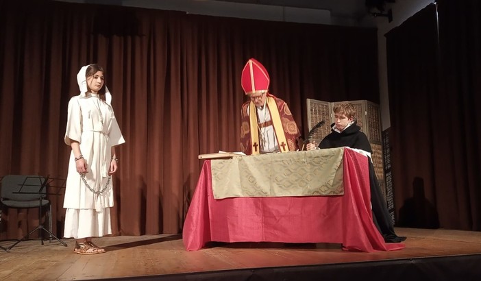 Bajardo: la Chiesa Vecchia ospita la rievocazione del processo a Giovanna d’Arco e l'inaugurazione di una scultura