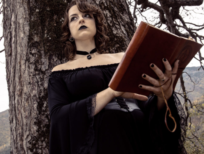 Il ritorno del Ghost Tour: leggende, streghe e rapaci nella Liguria più misteriosa a Dolceacqua e Triora Il ritorno del Ghost Tour: leggende, streghe e rapaci nella Liguria più misteriosa a Dolceacqua e Triora