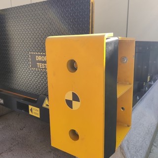 Sicurezza sui luoghi di lavoro: alla Giesse Logistica di Castellinaldo crash test sulle baie di carico e scarico delle merci (Video)