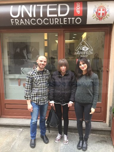 Gerardina Trovato si fa bella nei Saloni 'Franco Curletto', la cantautrice catanese in visita a Moncalieri in un weekend torinese Gerardina Trovato si fa bella nei Saloni 'Franco Curletto', la cantautrice catanese in visita a Moncalieri in un weekend torinese