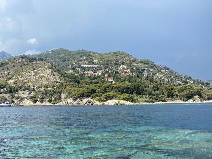 Bellezze della costa e dei fondali, Ventimiglia ospita la mostra fotografica "Sotto Sopra" (Foto) Bellezze della costa e dei fondali, Ventimiglia ospita la mostra fotografica "Sotto Sopra" (Foto)