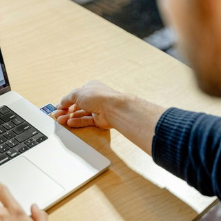 Dalla Carta al Digitale Strategico. L'Archiviazione Documentale come Base per la Trasformazione Aziendale Dalla Carta al Digitale Strategico. L'Archiviazione Documentale come Base per la Trasformazione Aziendale