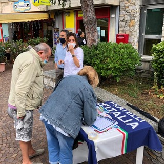 Ignazio La Russa e Francesco Lollobrigida nei gazebo della Liguria. I vertici del Partito di Giorgia Meloni in piazza con i liguri Ignazio La Russa e Francesco Lollobrigida nei gazebo della Liguria. I vertici del Partito di Giorgia Meloni in piazza con i liguri