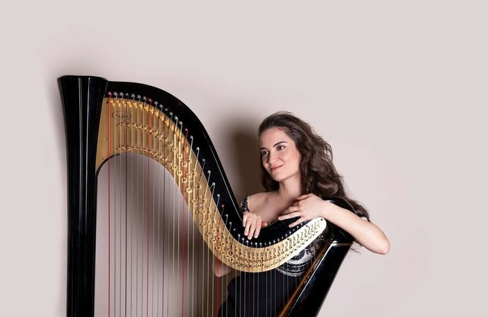 Esibizione dell'arpista Giulia Bugoni nell'ex Oratorio di Santa Brigida a Sanremo Esibizione dell'arpista Giulia Bugoni nell'ex Oratorio di Santa Brigida a Sanremo