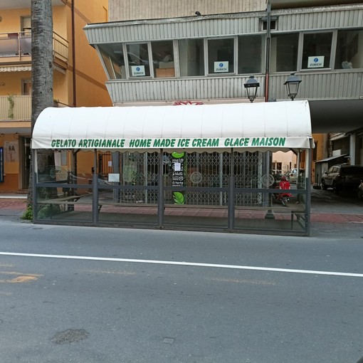 Ventimiglia, serrande abbassate dopo 35 anni di attività: chiude i battenti la gelateria Haiti (Foto)