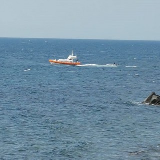 Sanremo, la guardia costiera salva l'equipaggio di una canoa in difficoltà, i ringraziamenti di una nostra lettrice