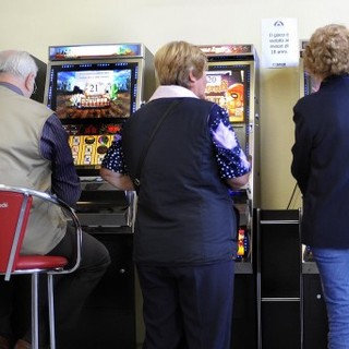 Sanremo: anche in Riviera l’Italia dei Valori raccoglierà le firme per dire di no al gioco d’azzardo Sanremo: anche in Riviera l’Italia dei Valori raccoglierà le firme per dire di no al gioco d’azzardo