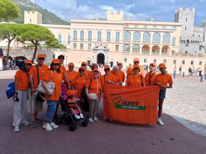 L'Auser Ventimiglia in gita a Monaco: insieme nonni e nipoti per una giornata di festa (foto)