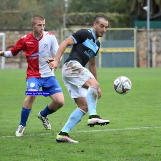 Nella foto l'attaccante Mark Gaeta con la maglia della Sanremese