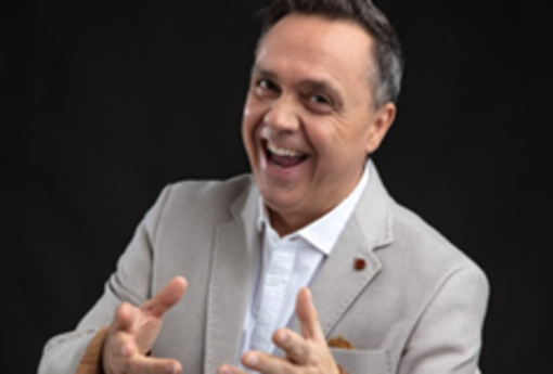 Roof Garden da tutto esaurito: Cirilli sold out e il Casinò rilancia con comicità, musica e varietà Roof Garden da tutto esaurito: Cirilli sold out e il Casinò rilancia con comicità, musica e varietà