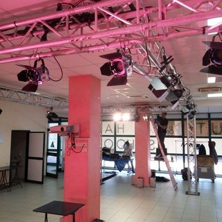 Uno sguardo dietro le quinte alla Gori Hair School per la preparazione dello spettacolo di domenica (gallery) Uno sguardo dietro le quinte alla Gori Hair School per la preparazione dello spettacolo di domenica (gallery)