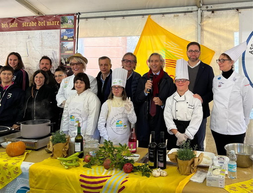 Alla Fiera di San Martino gli Special Olympics di Viceversa food ambassador della Cucina Bianca di Mendatica (foto) Alla Fiera di San Martino gli Special Olympics di Viceversa food ambassador della Cucina Bianca di Mendatica (foto)