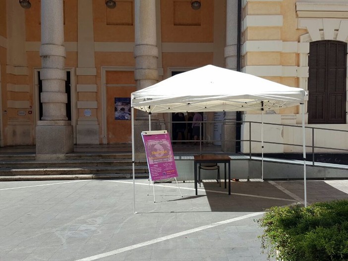Imperia: a seguito della chiusura, installato un Gazebo davanti alla Biblioteca Lagorio