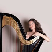 Esibizione dell'arpista Giulia Bugoni nell'ex Oratorio di Santa Brigida a Sanremo