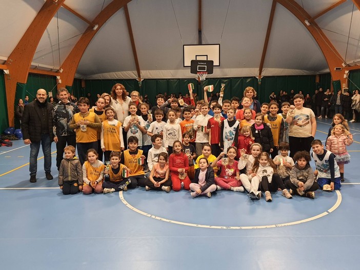 "Aspettando il Natale", un successo la giornata sportiva di minibasket a Vallecrosia "Aspettando il Natale", un successo la giornata sportiva di minibasket a Vallecrosia