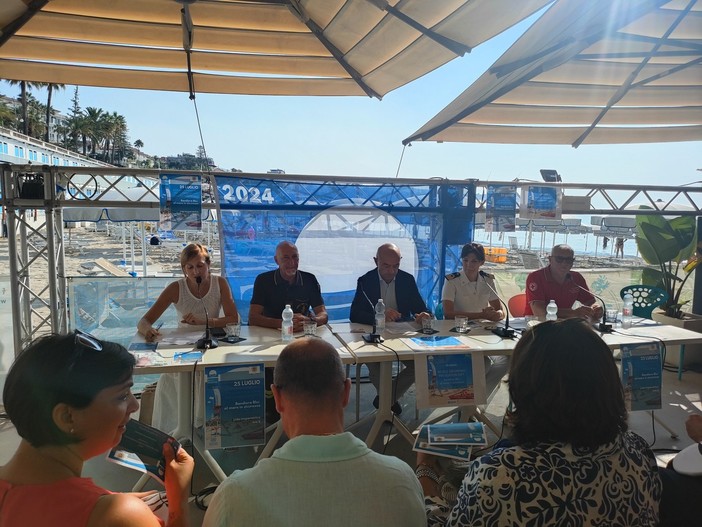 L'iniziativa 'Bandiera Blu: al mare in sicurezza' sbarca anche sulle spiagge di Sanremo (Foto e video) L'iniziativa 'Bandiera Blu: al mare in sicurezza' sbarca anche sulle spiagge di Sanremo (Foto e video)