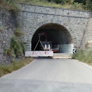 Per la Galleria di Perinaldo previsti lavori in somma urgenza: per il momento chiusa anche con grate di ferro
