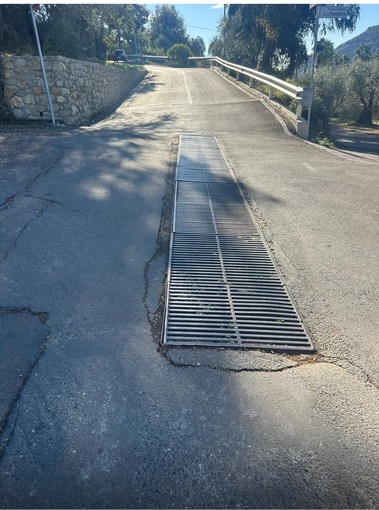 Via Turistica, 'SìAmo Camporosso': "Griglia pericolosa in mezzo alla strada, serve intervento urgente"