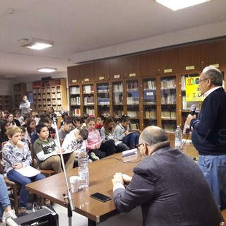 Riva Ligure: Giovanni Impastato incontra gli alunni della Scuola Primaria, nel pomeriggio a Sanremo la presentazione del libro ‘Oltre i cento passi’