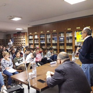Riva Ligure: Giovanni Impastato incontra gli alunni della Scuola Primaria, nel pomeriggio a Sanremo la presentazione del libro ‘Oltre i cento passi’ Riva Ligure: Giovanni Impastato incontra gli alunni della Scuola Primaria, nel pomeriggio a Sanremo la presentazione del libro ‘Oltre i cento passi’