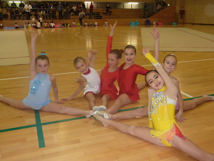 Ginnastica ritmica: lezione aperta delle allieve del Cerchio d'Oro Ginnastica ritmica: lezione aperta delle allieve del Cerchio d'Oro