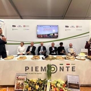 Goloserie d'alpeggio con i formaggi del re. A Terra Madre la presentazione di Atl del Cuneese (Video) Goloserie d'alpeggio con i formaggi del re. A Terra Madre la presentazione di Atl del Cuneese (Video)