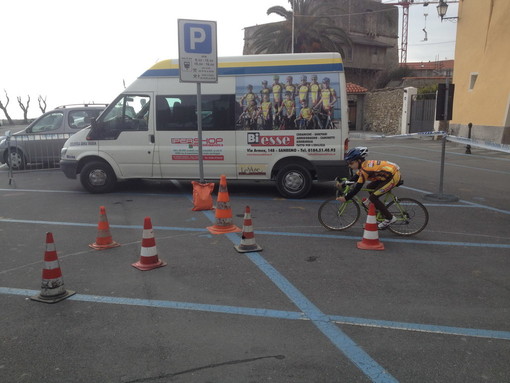Ciclismo: grande successo di partecipanti alla gimkana di ieri a Riva Ligure Ciclismo: grande successo di partecipanti alla gimkana di ieri a Riva Ligure