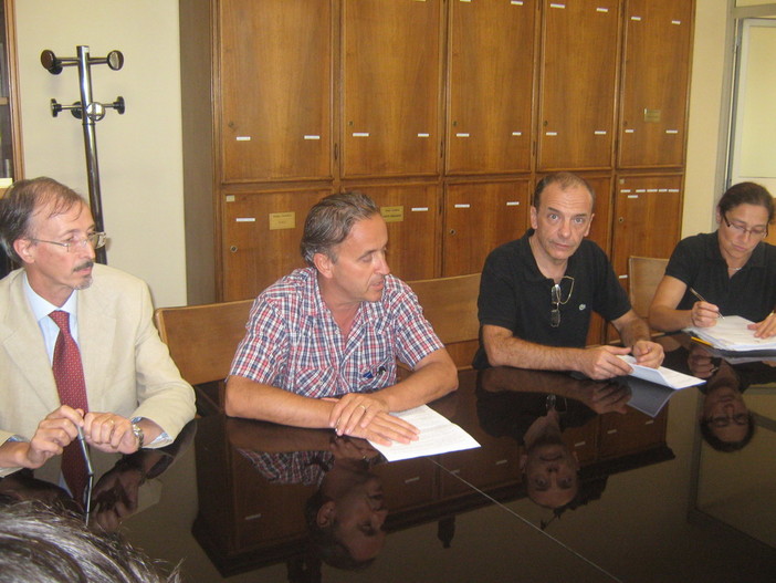 La commissione al momento della presa d'atto dell'assenza di offerte La commissione al momento della presa d'atto dell'assenza di offerte