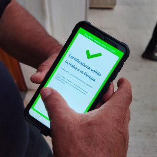 Imperia, green pass obbligatorio, in comune 'buona' la prima. Scajola: "Sono dalla parte della scienza, il vaccino sia obbligatorio per tutti" (foto e video)