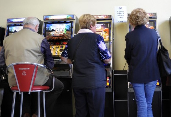 Sanremo: anche in Riviera l’Italia dei Valori raccoglierà le firme per dire di no al gioco d’azzardo Sanremo: anche in Riviera l’Italia dei Valori raccoglierà le firme per dire di no al gioco d’azzardo