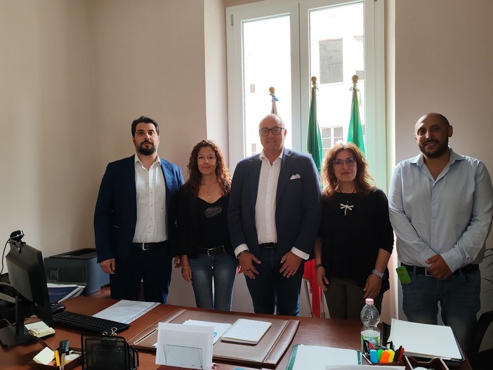 Vallecrosia, scelta la Giunta. Perri: "Il primo consiglio comunale sarà in piazza" (Foto e video)