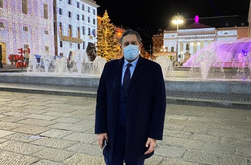 Terminata a mezzanotte la riunione Governo-Regioni: secondo Toti "Inutile riaprire le scuole per chiuderle subito"