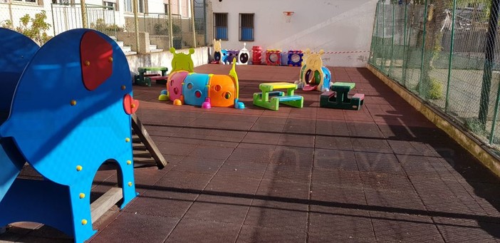 Ventimiglia: rinnovata l’area giochi della Scuola di Nervia, domani l’inaugurazione con il Sindaco e l’Assessore Campagna Ventimiglia: rinnovata l’area giochi della Scuola di Nervia, domani l’inaugurazione con il Sindaco e l’Assessore Campagna