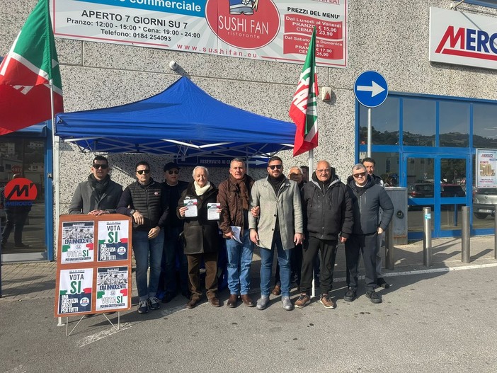 Referendum del 22 e 23 marzo, gazebo informativo di Forza Italia a Camporosso: "Momento di ascolto e dialogo" (Foto)