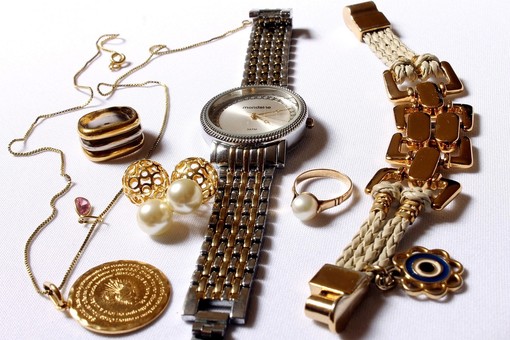 Come abbinare gioielli in argento artigianali al proprio look