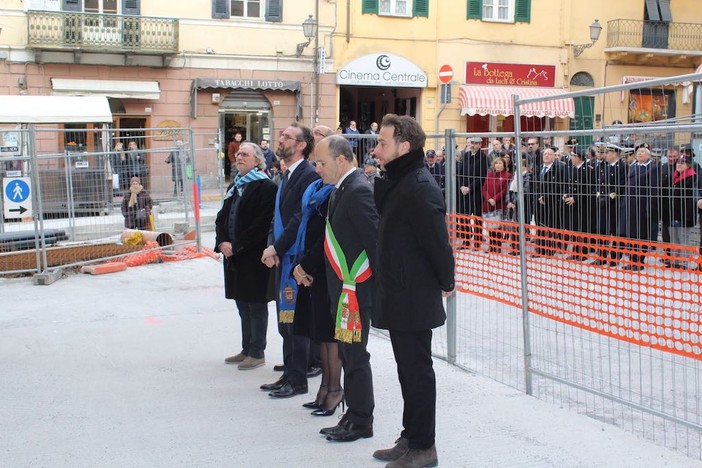 Imperia: "Giorno della Memoria", la cerimonia in piazza Fratelli Serra ed all'Università. Natta "Olocausto, abominio che non va dimenticato"