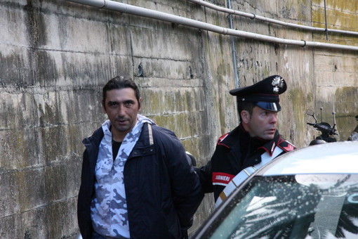 Nelle foto Giorgio Locatelli mentre viene portato in Tribunale. Nelle foto Giorgio Locatelli mentre viene portato in Tribunale.