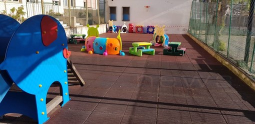 Ventimiglia: rinnovata l’area giochi della Scuola di Nervia, domani l’inaugurazione con il Sindaco e l’Assessore Campagna Ventimiglia: rinnovata l’area giochi della Scuola di Nervia, domani l’inaugurazione con il Sindaco e l’Assessore Campagna